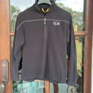 Mountain Hardwear quarter zip fleece. Size‎ Medium